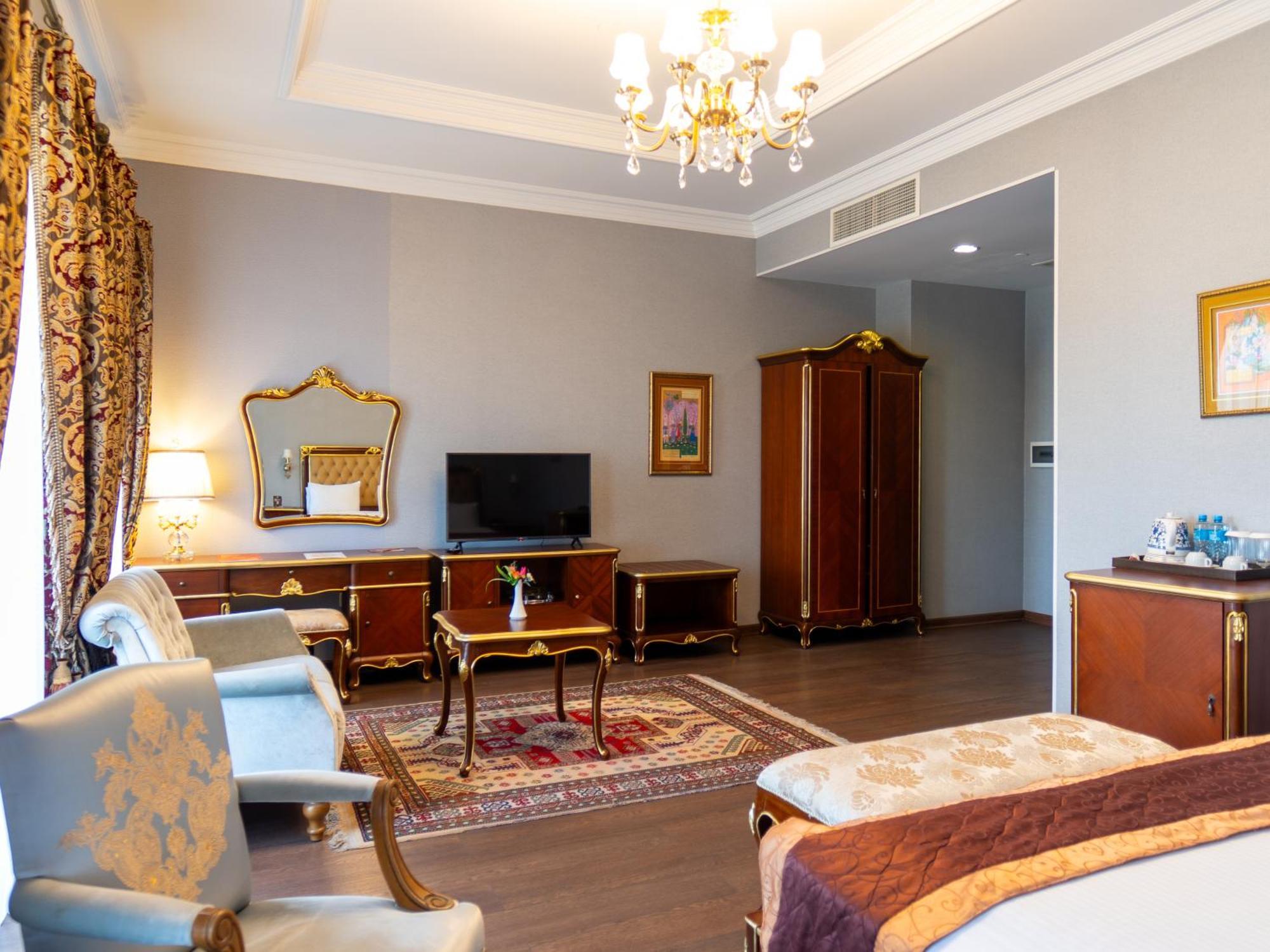 Shah Palace Luxury Museum 4*