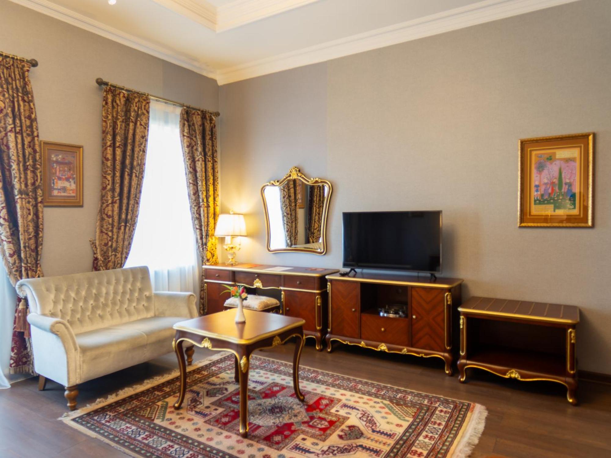 Отель Shah Palace Luxury Museum