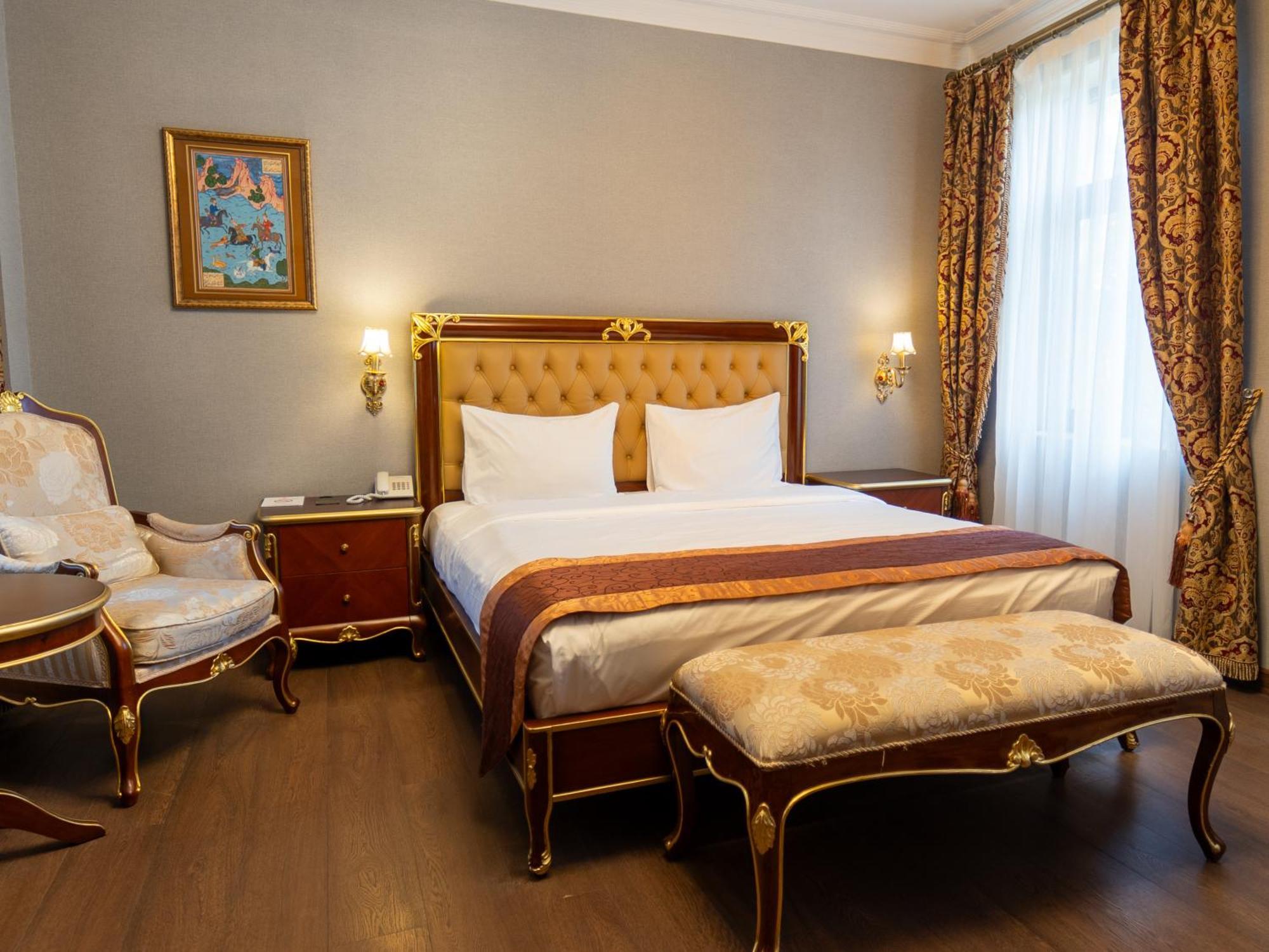 Отель Shah Palace Luxury Museum 4*